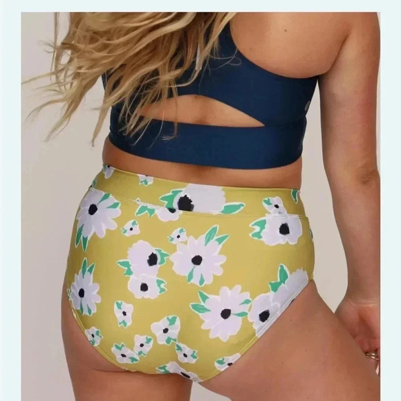 NWT Nani Mara swimwear set pocket bottoms Medium & Mara switch V crop Large - Picture 2 of 11